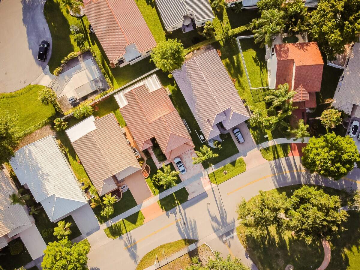 Coral Springs home sales fell slightly year-over-year in March while inventory becomes increasingly constrained, real estate data shows.