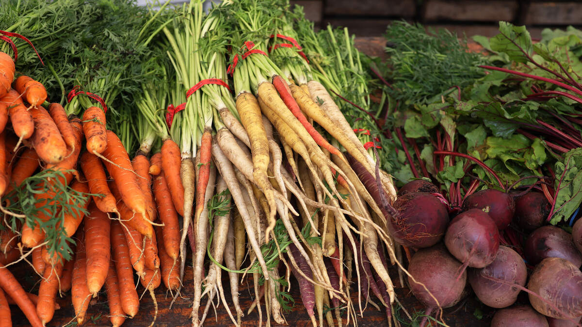 Seasonal Eating at Your Local Farmers Market Offers Fresher Picks, Lower Prices and Helps the Earth