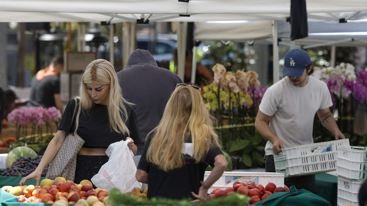 How Every Farmers Market Vendor Interaction Gets You Better Produce, Tips and End-of-Day Deals
