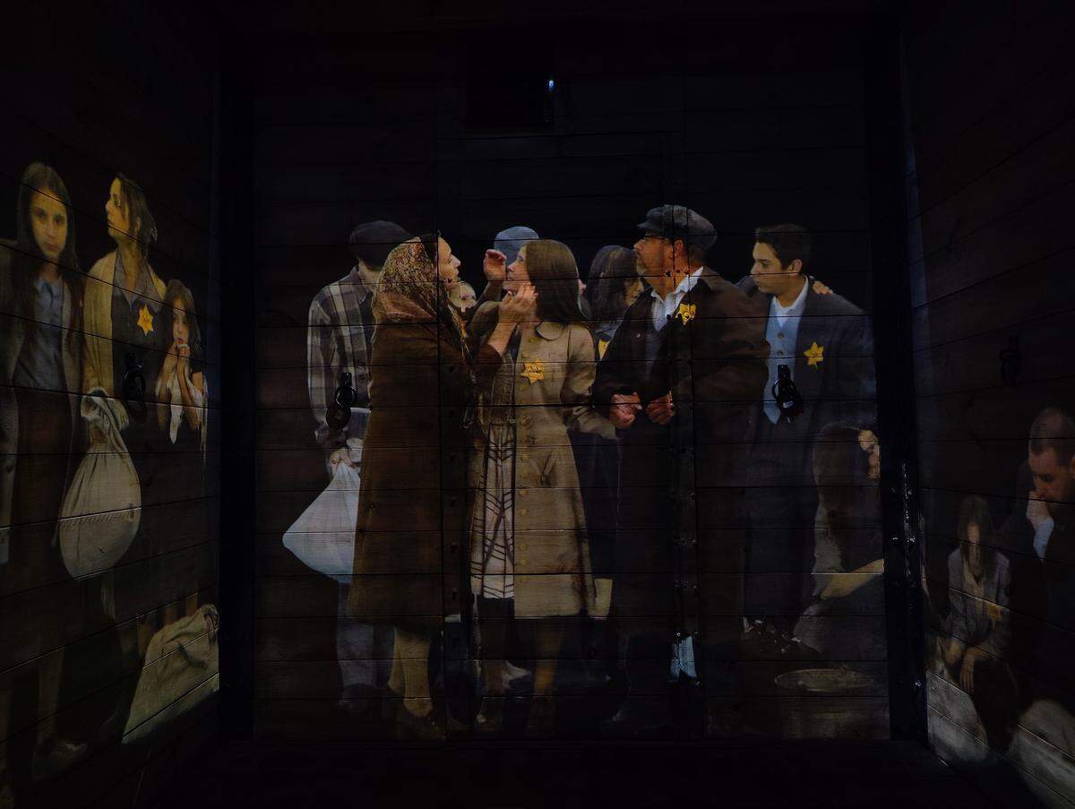 Hedy Bohm’s experiences in the cattle car — fear at leaving the ghetto, claustrophobic conditions during the three-day journey without access to food or bathrooms, her final goodbyes with her parents — are projected, life-sized, onto the walls.