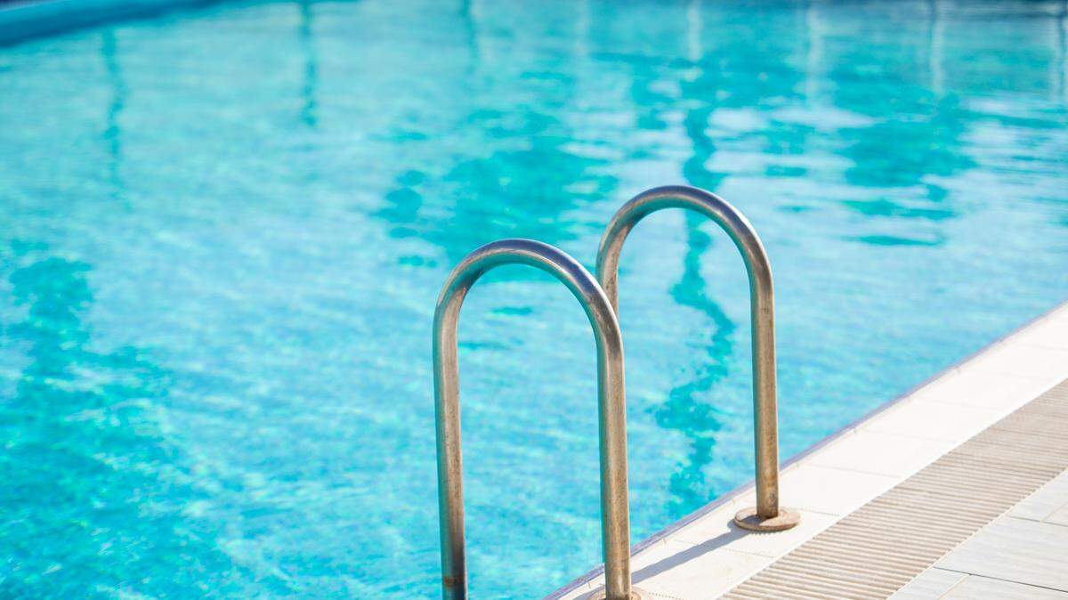 A 26-year-old man was pronounced dead after drowning at a home in Coral Springs on Monday.