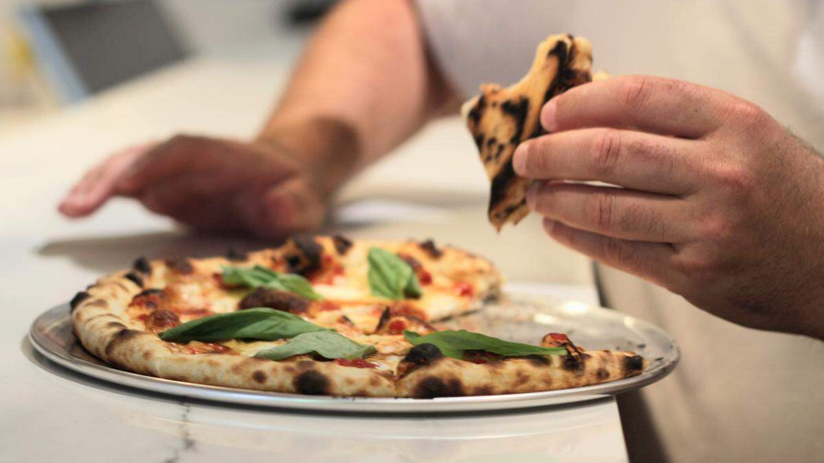 The first pie made at How Ya Dough’n in Coral Springs was a classic — the pizzeria’s “OG,” topped with mozzarella, havarti and parmesan cheeses, tomato sauce and fresh basil.