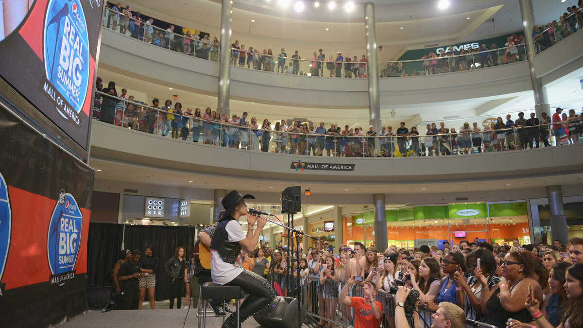 Why Free Retailtainment at America's Biggest Malls & Stores Rivals Paid Attractions on Any Weekend