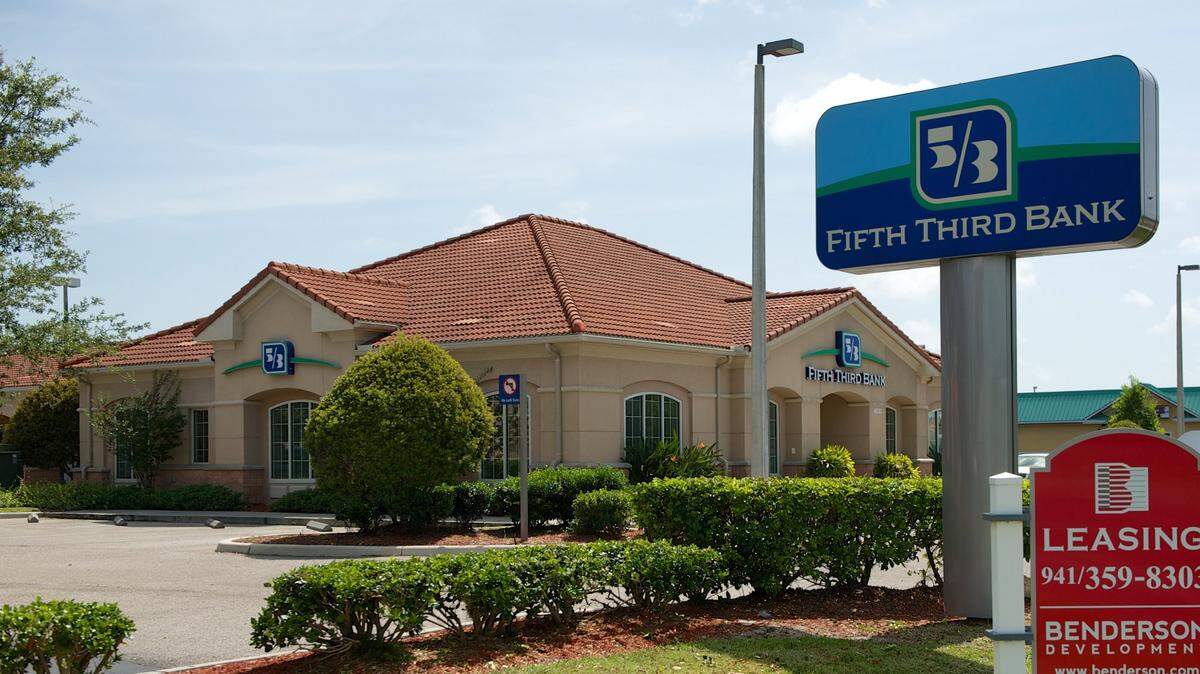 A new Fifth Third Bank branch is expected to be built from the ground-up on U.S. 441 in Coral Springs, city plans show.