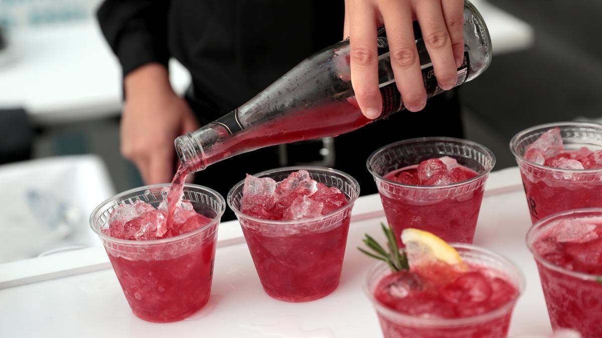 A bartender pours mocktails.