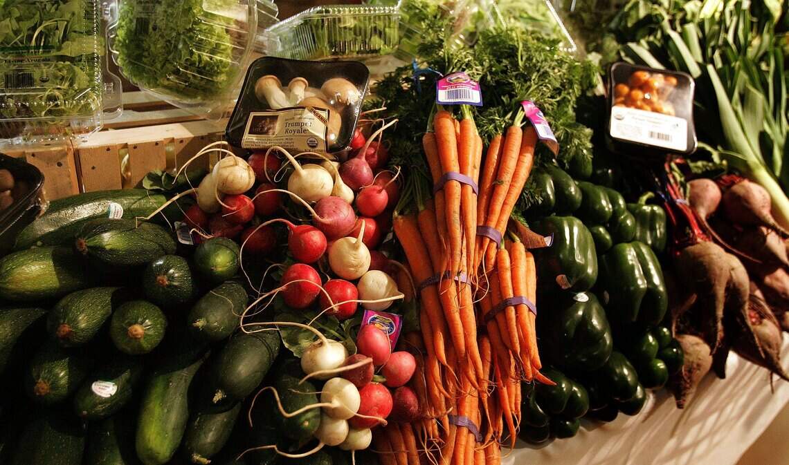 How Seasonal Eating Builds a Richer Nutrient Spread and Helps Shoppers Spend Less Year-Round