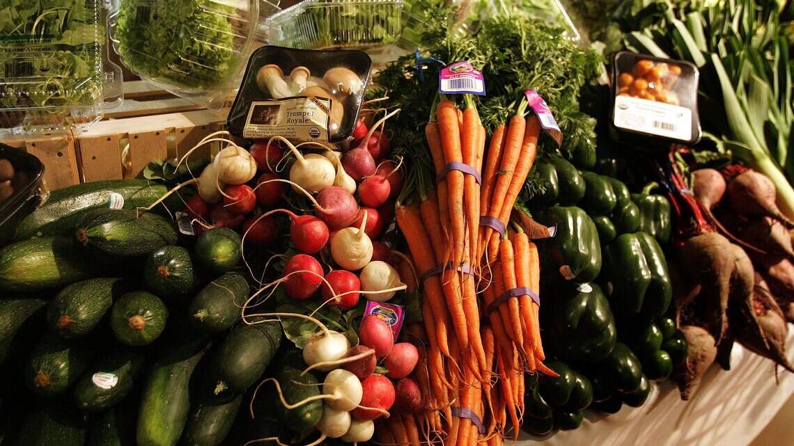 How Seasonal Eating Builds a Richer Nutrient Spread and Helps Shoppers Spend Less Year-Round