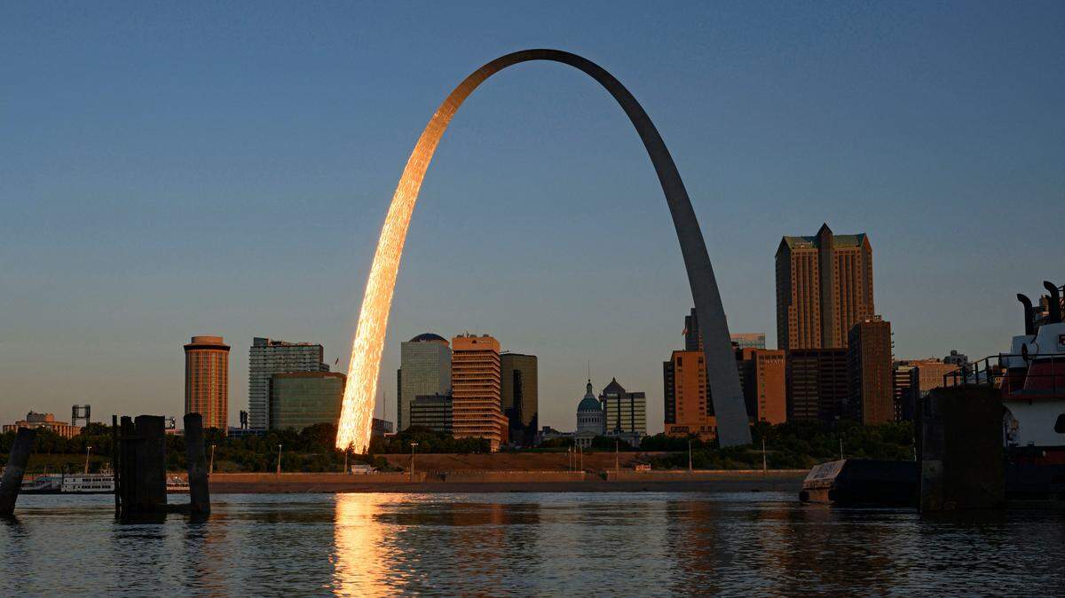 The Gateway Arch of St. Louis, Missouri, and the Mississippi River as seen from East St. Louis, Illinois,