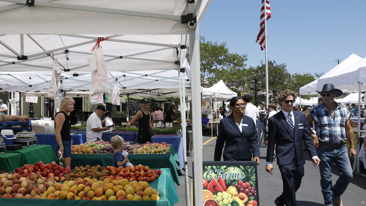 How Early Arrivals and Farmers Market Vendor Relationships Unlock the Best Produce Picks of Peak Season