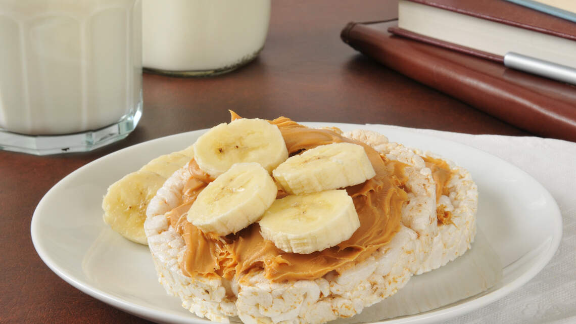 How Incoming Freshmen Can Plan Weekly Dorm Meals Without a Full Kitchen, Per Experts