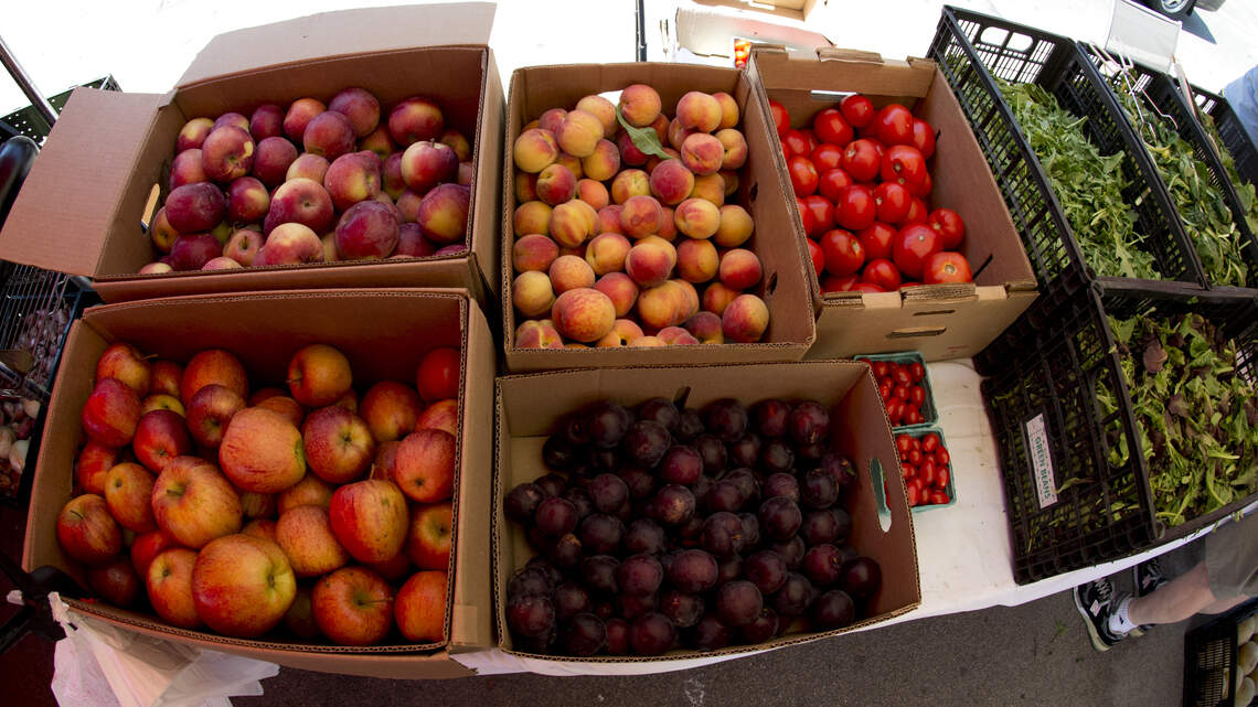 See How to Shop at a Farmers Market the Right Way, From Early-Bird Picks to End-of-Day Vendor Deals