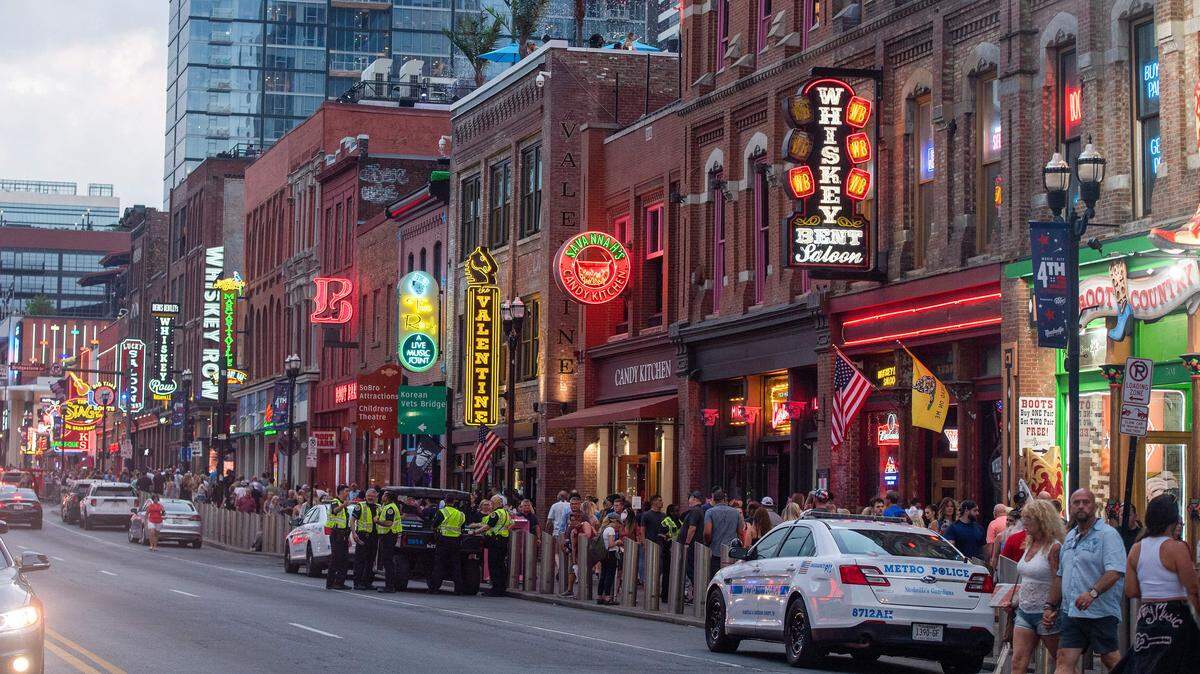 Tourists on Broadway Street in Nashville, Tennessee.